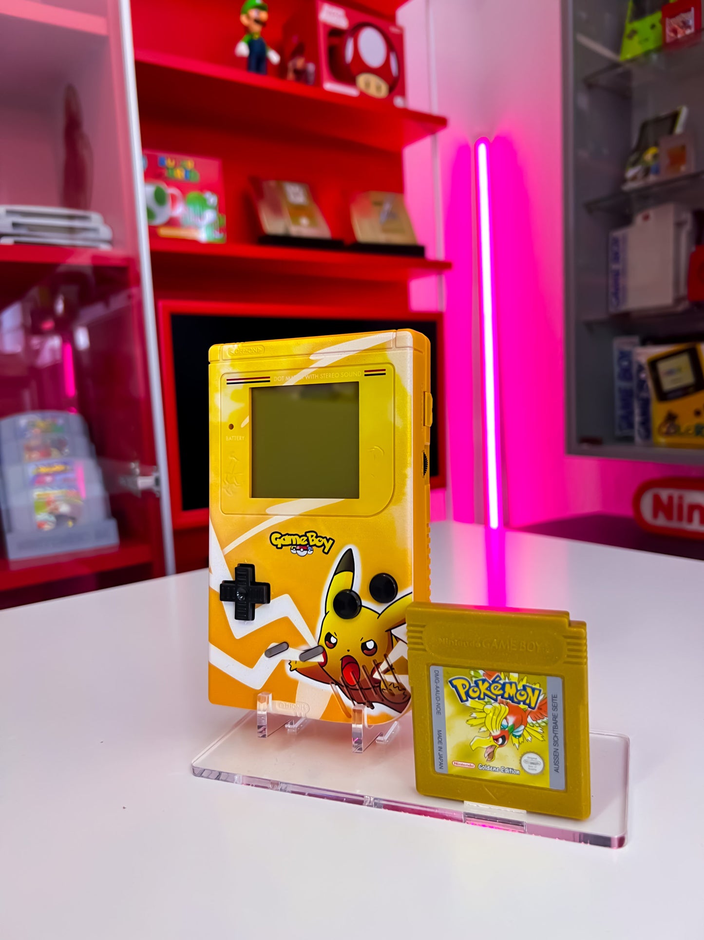 GameBoy Classic im Pikachu Design + Goldene Edition