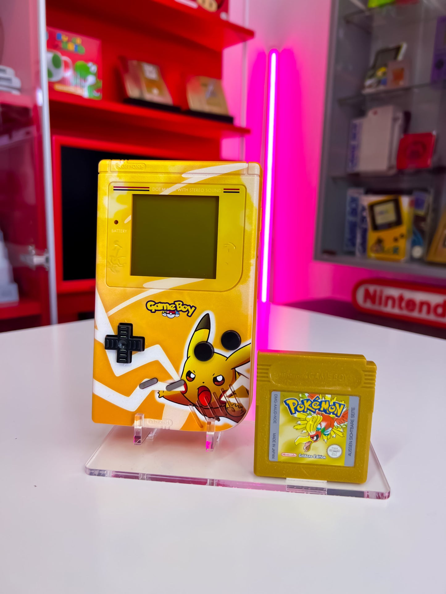GameBoy Classic im Pikachu Design + Goldene Edition
