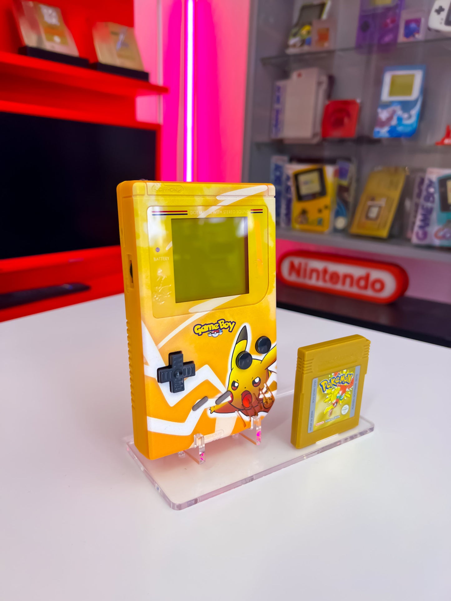 GameBoy Classic im Pikachu Design + Goldene Edition