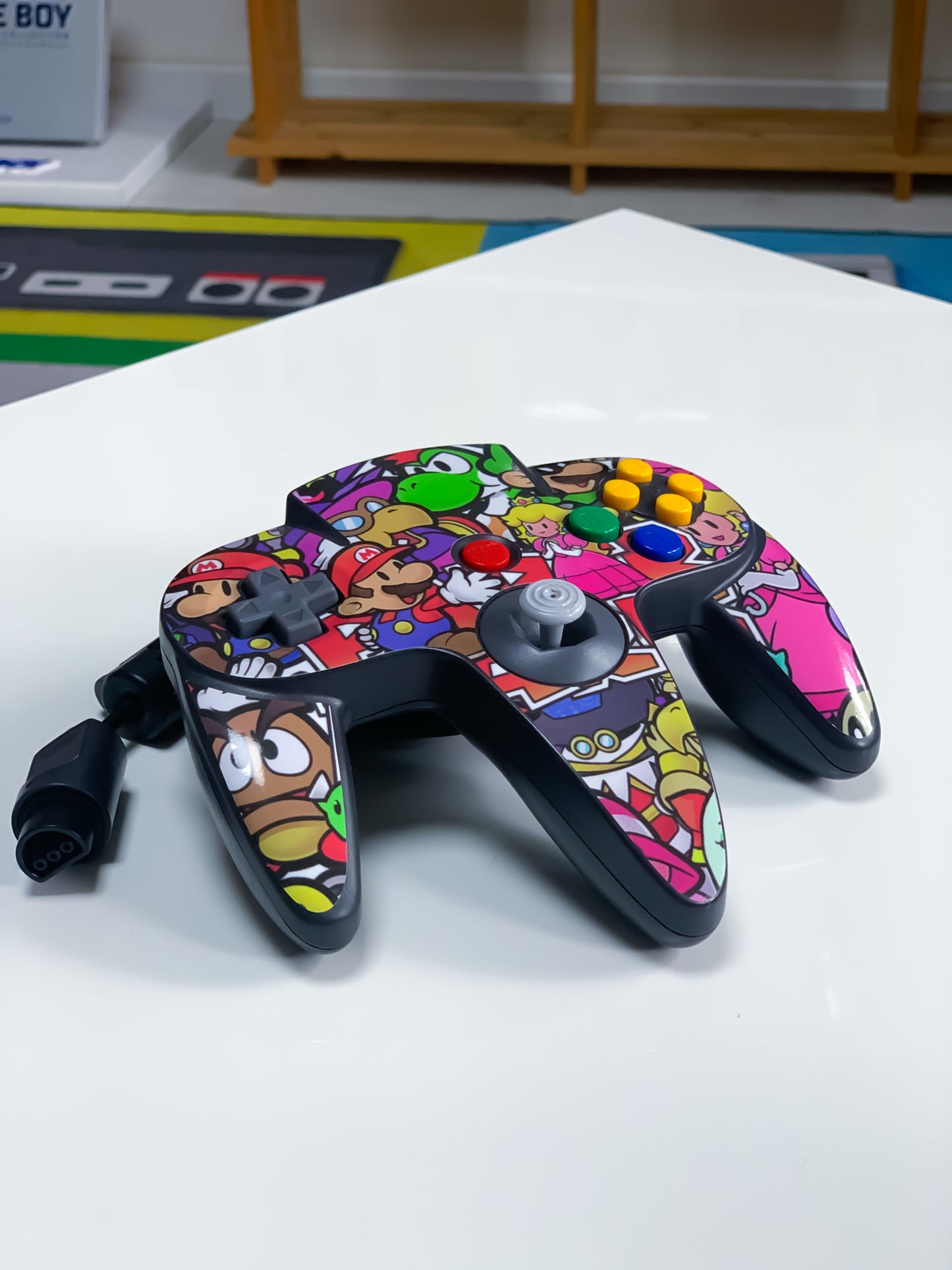 Nintendo 64 Konsole im Paper Mario Design - N64