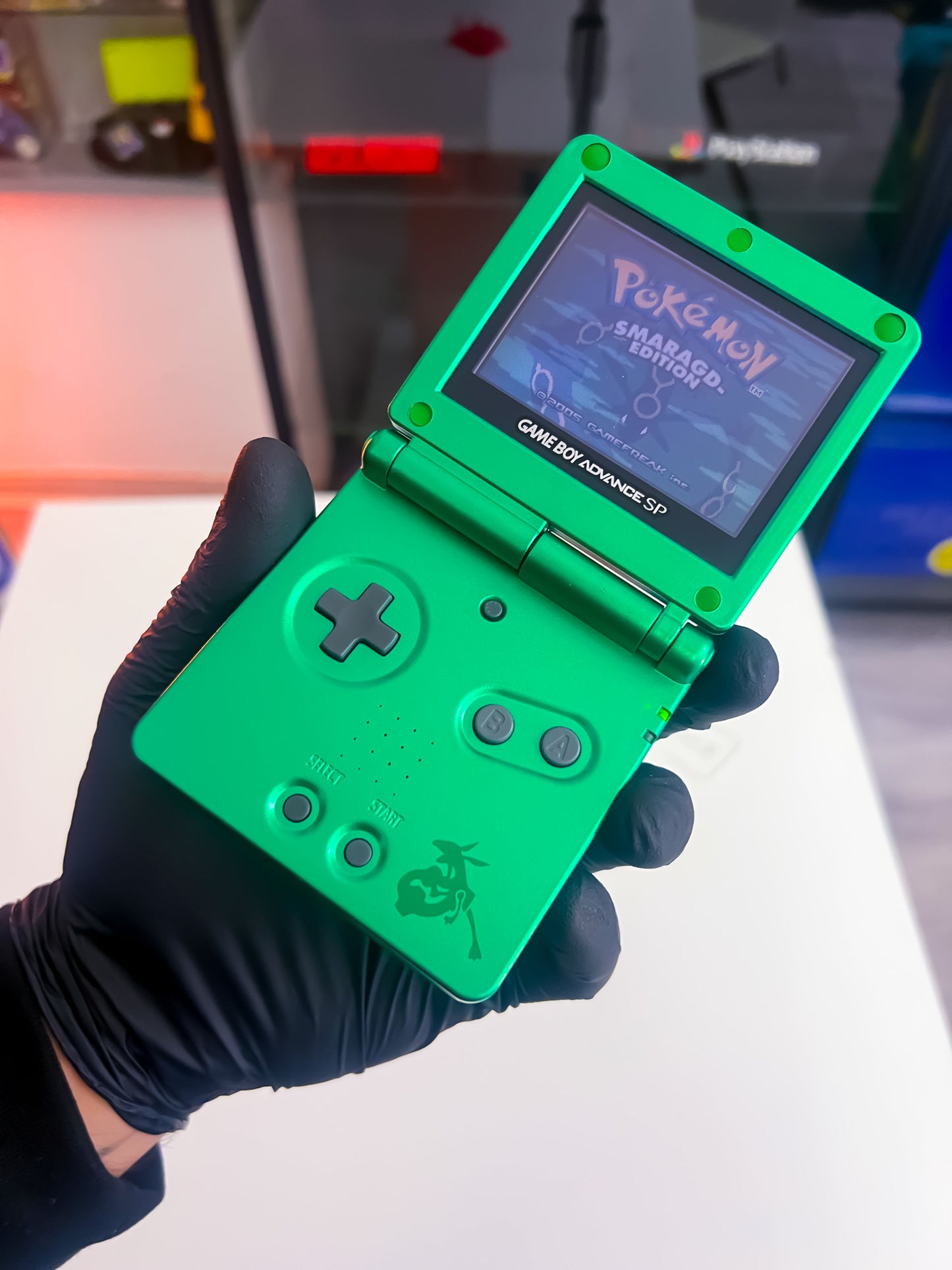 GameBoy Advance SP Rayquaza mit Pokemon Smaragd Original Edition